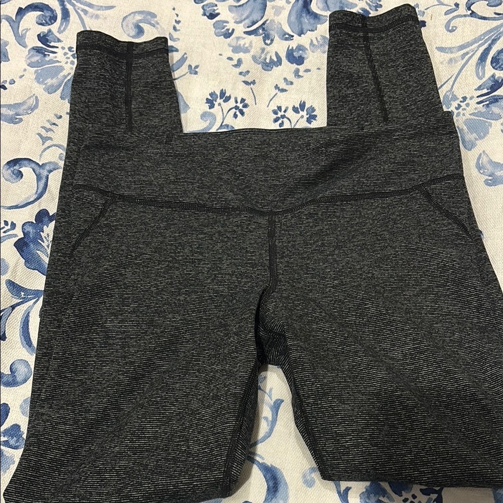 UNDER ARMOUR Gray Leggings Size M